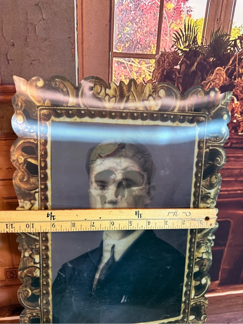 Halloween Lenticular Faux Antique Look Spooky Guy Haunted House Decorative